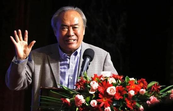 一女被三男c到高潮